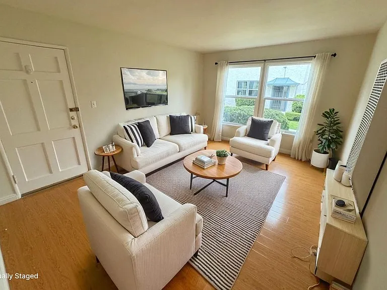 835 Bay St #1 — Photo 1