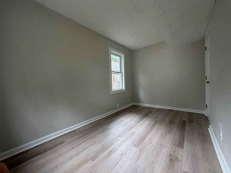 2537 Broadway St — Photo 13