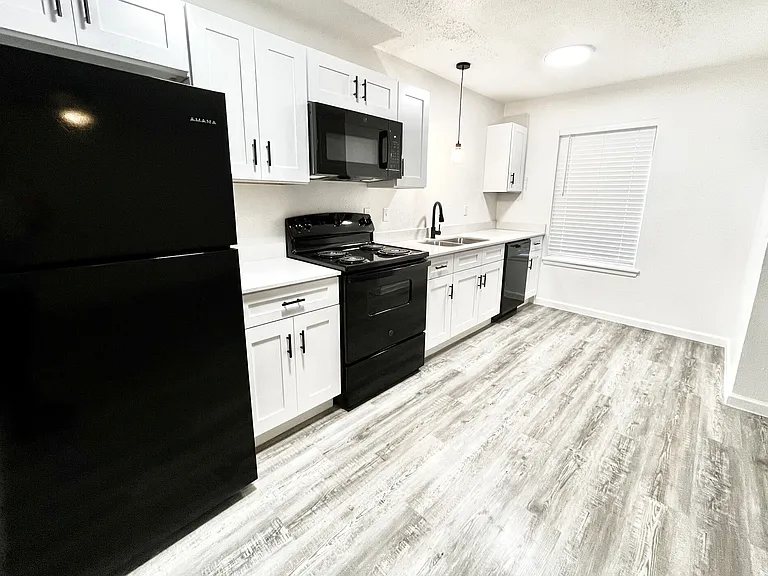 Grapeland Apartments — Photo 23