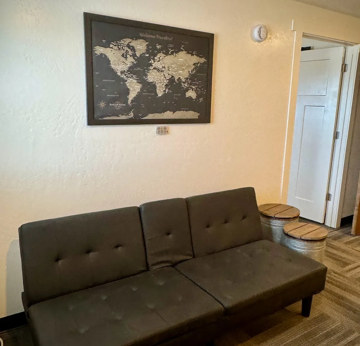 1 bed, 700 sqft, $1,000 — Photo 3