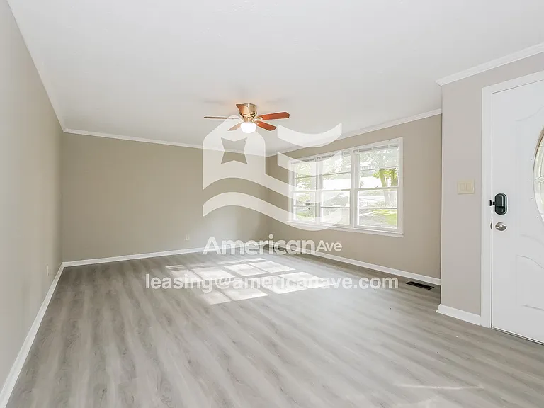 1857792_002_wm_-_living_room_12933138.jpg