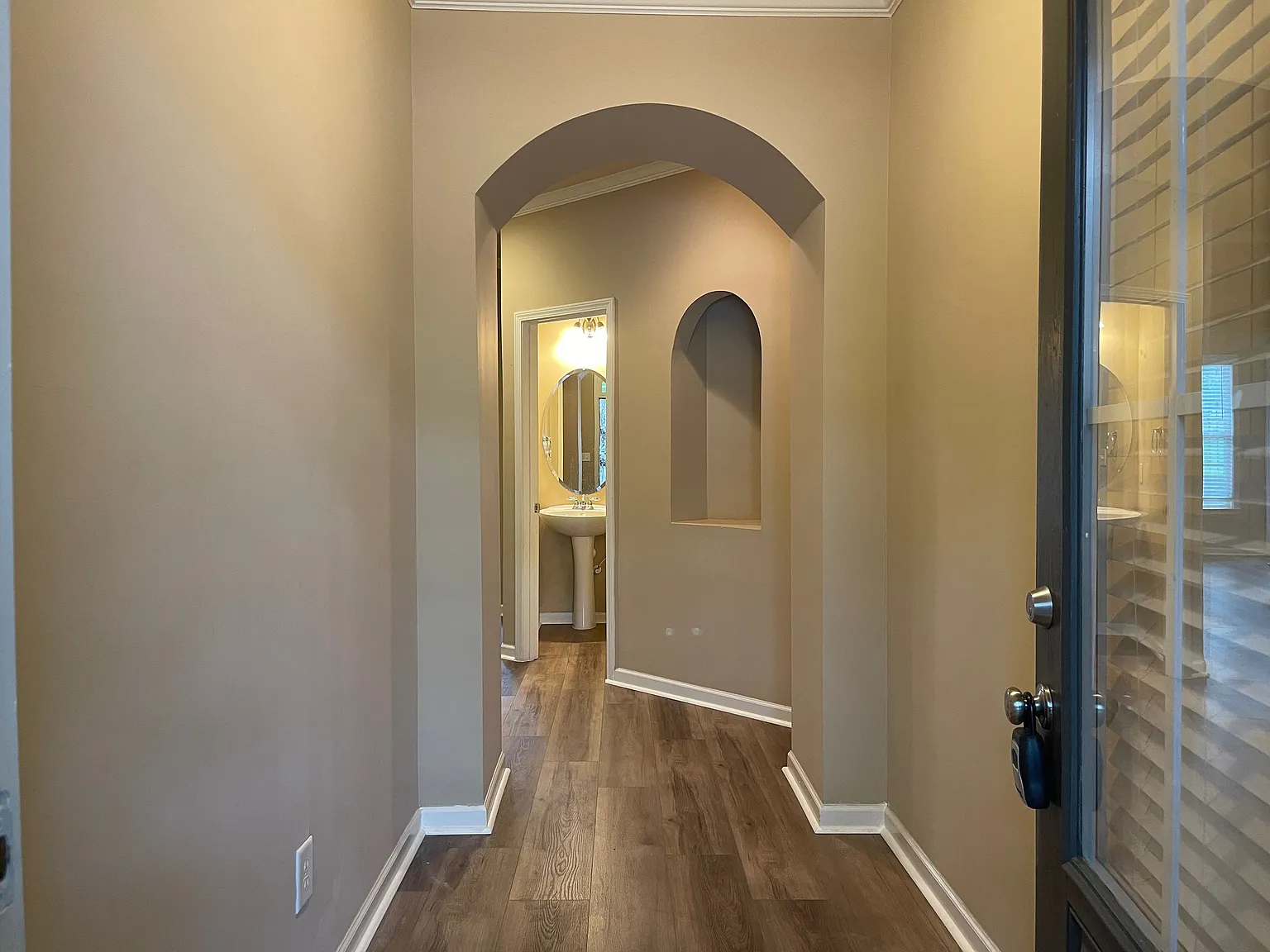 3 bed, 2.5 bath, 2043 sqft, $2,000 — Photo 3