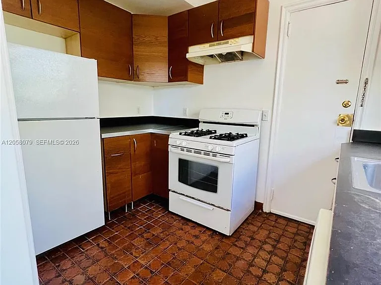 2830 Pine Tree Dr #1 — Photo 9