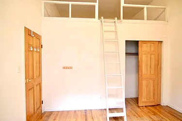 Rented by Street Realty Brokerage LLC