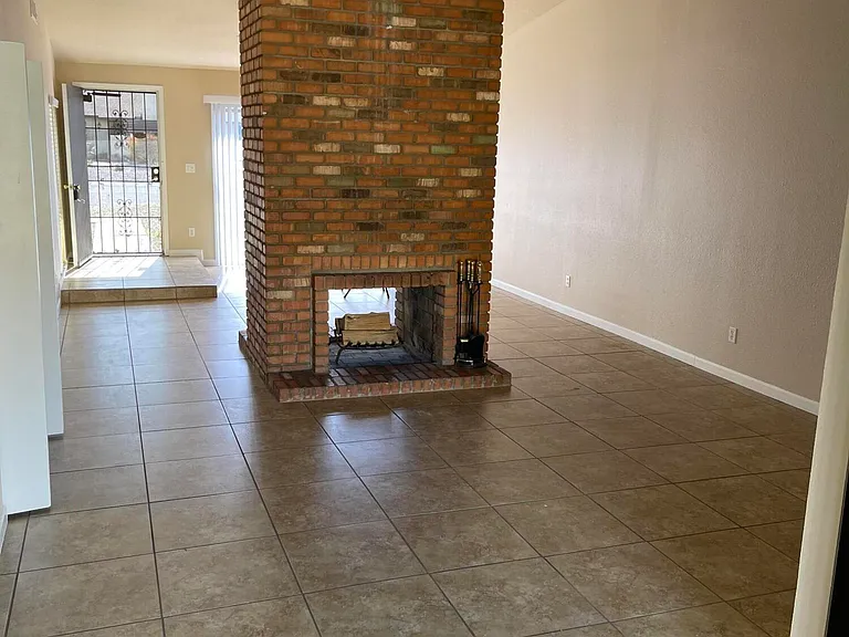 5138 W Vogel Ave — Photo 7