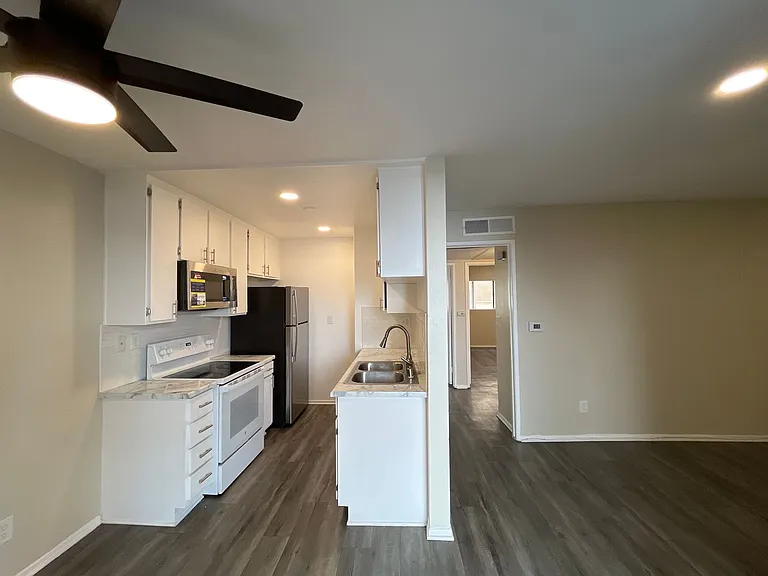 951 S. Oxford Ave. — Photo 34