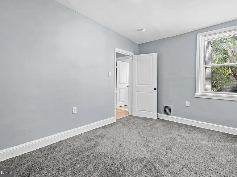 1638 W Juniata St — Photo 17