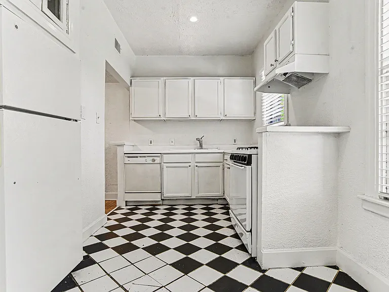 4515 Swiss Ave — Photo 22