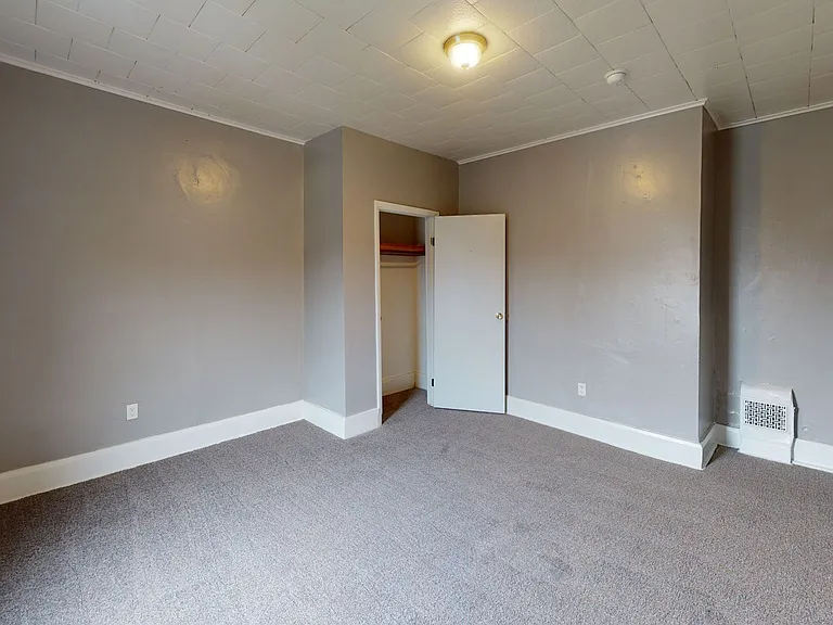 33 Westminster Avenue — Photo 10