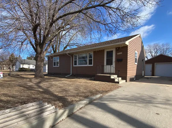 912 N Kiwanis Ave, Sioux Falls, SD 57104