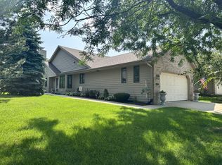 403 Green Valley Dr #403, Racine, WI 53406