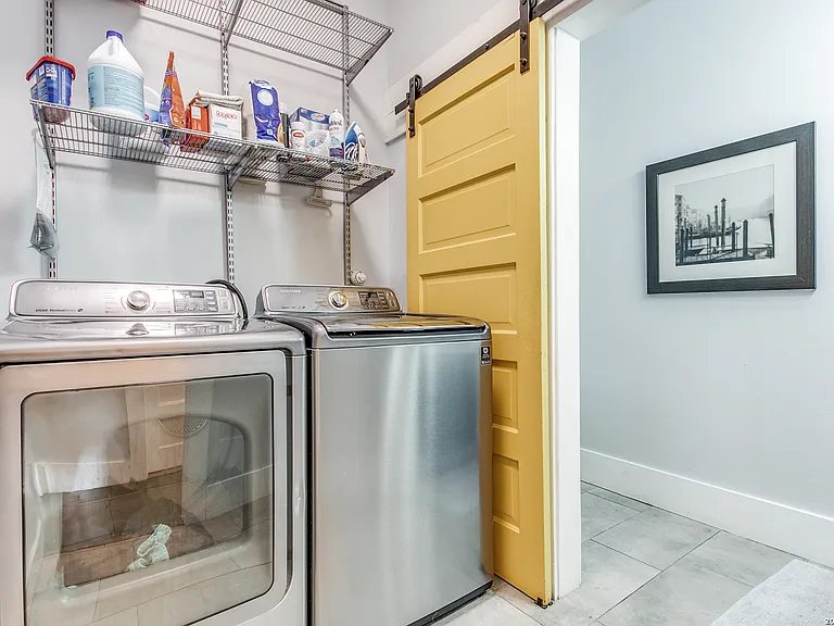 312 Burleson St — Photo 23