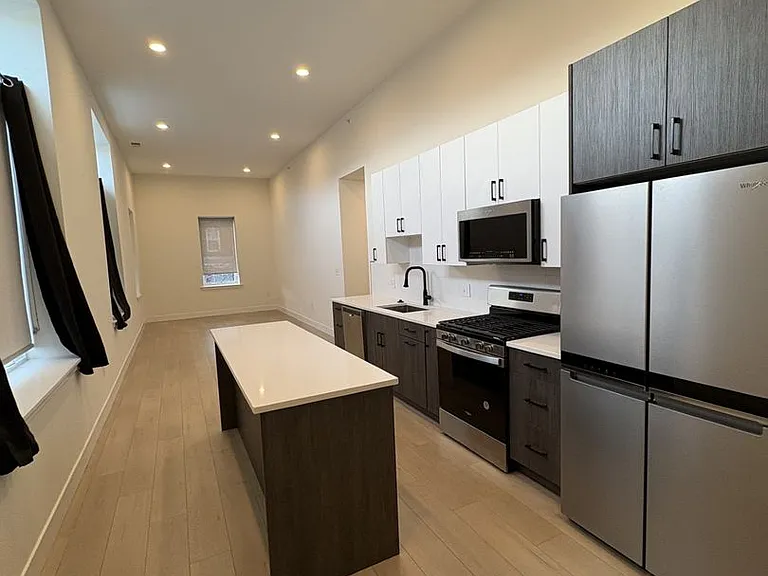 Modern and Sleek 611 S Fagley Street Apartments! — Photo 24