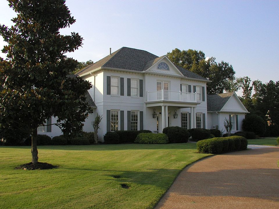 Front View with Circular Drive