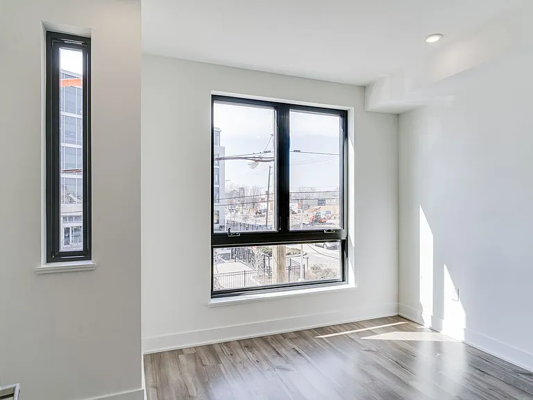 Brand New Luxury Townhouses — Photo 21
