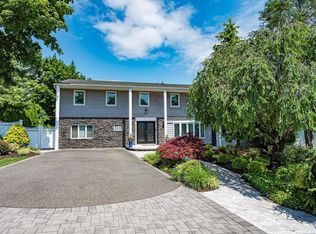 25 Knoll Ln, Smithtown, NY 11787