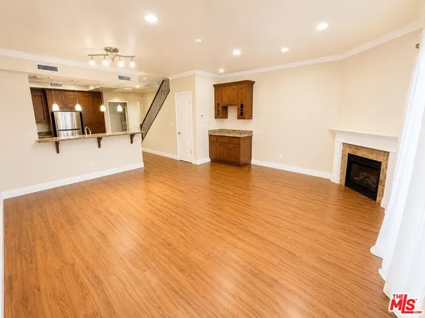 1101 East Ave APT 105, Burbank, CA 91504