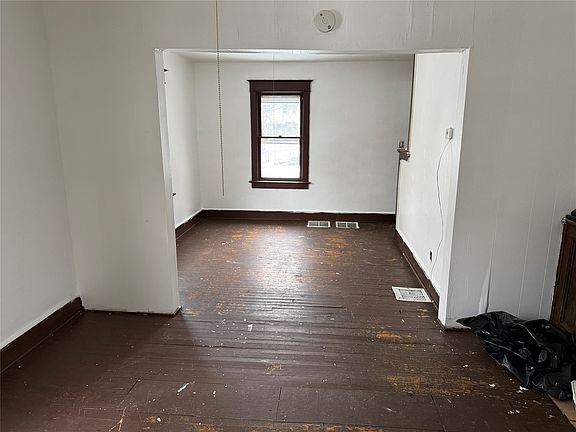 2nd image of 22 1/2 Floral Ave