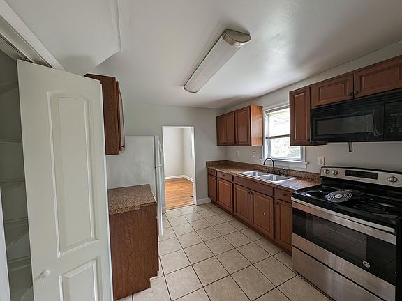 5th image of 3309 Delano St