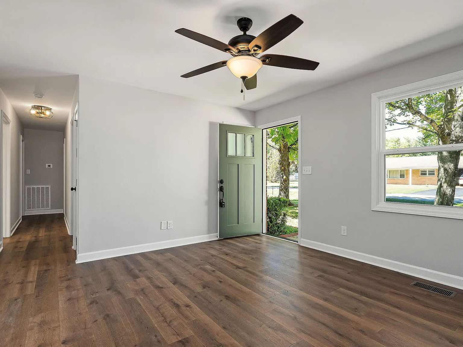 3 bed, 1300 sqft, $1,550 — Photo 4