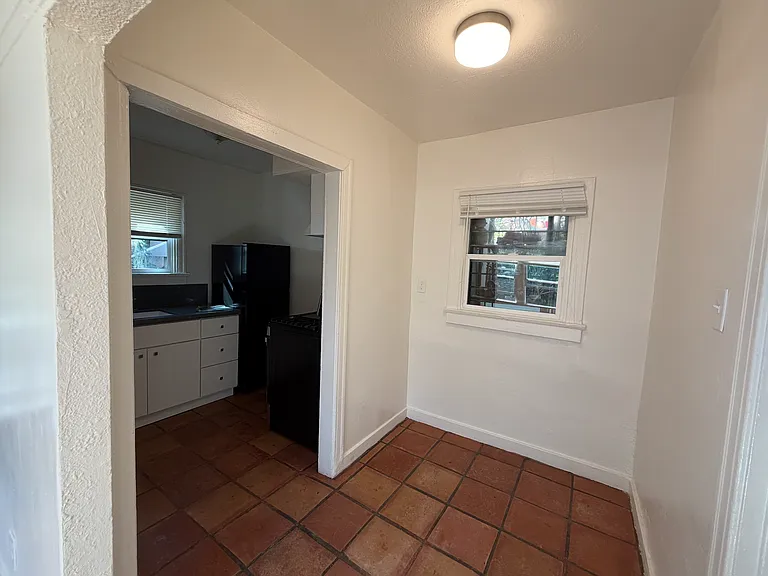 407 Loma Dr #407 — Photo 7
