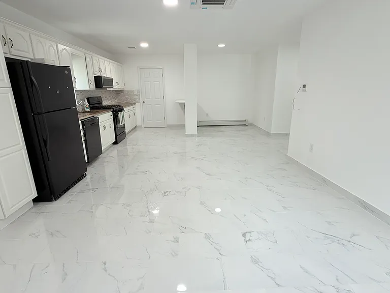 22 Roosevelt St #1 — Photo 2