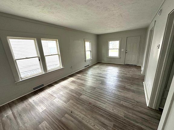 2nd image of 171 Goguac St W #1