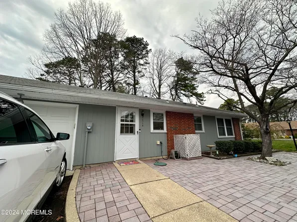681A New Castle Court, Lakewood, NJ 08701