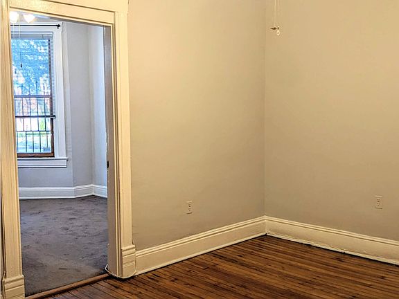 4th image of 1401 E Capitol St SE APT 1