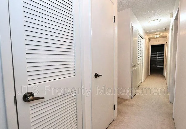 1060 Sand Bar Cir — Photo 48