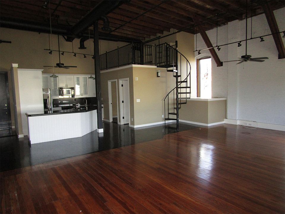 1st image of 295 E Stuart Ave