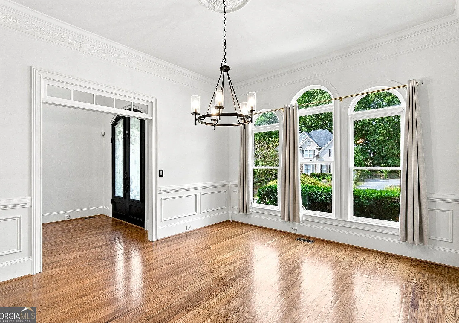 5 bed, 4.5 bath, 5189 sqft, $5,800 — Photo 4