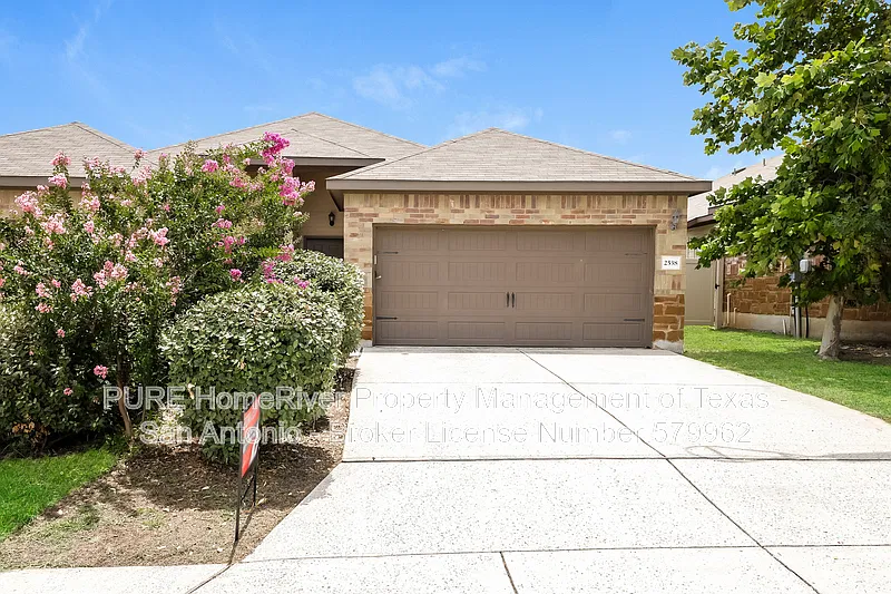 3 bed, 2.0 bath, 1372 sqft, $1,550 — Photo 1