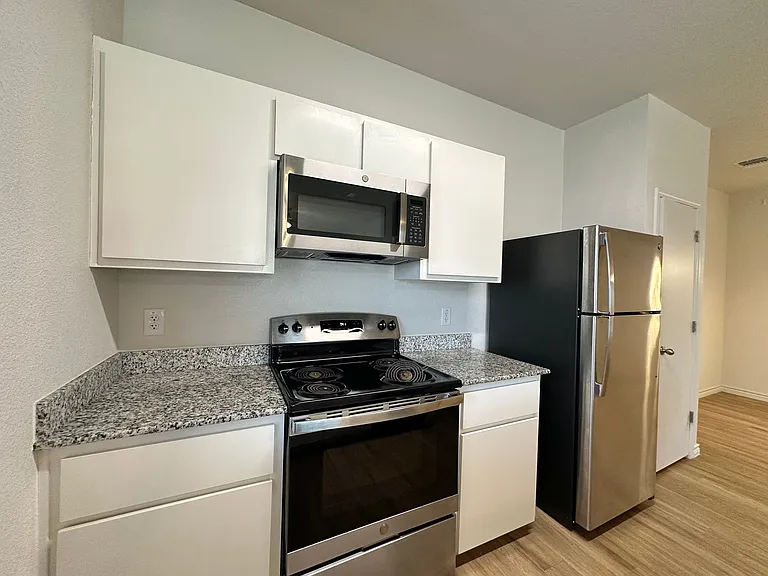 1813 Clovis Dr — Photo 13