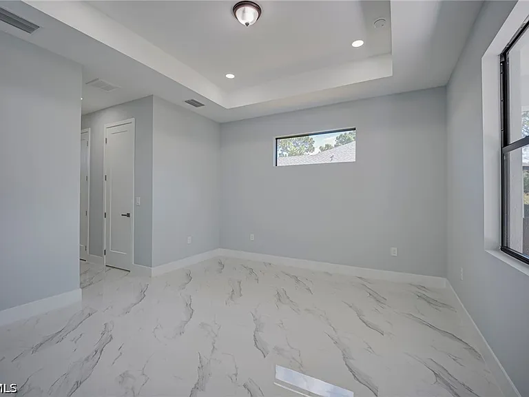 872 Spaulding St E — Photo 15