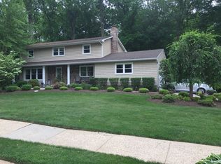10 Braeburn Dr, Lincroft, NJ
