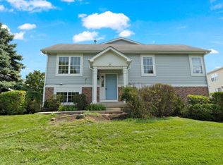 321 Holiday Ln, Hainesville, IL 60073