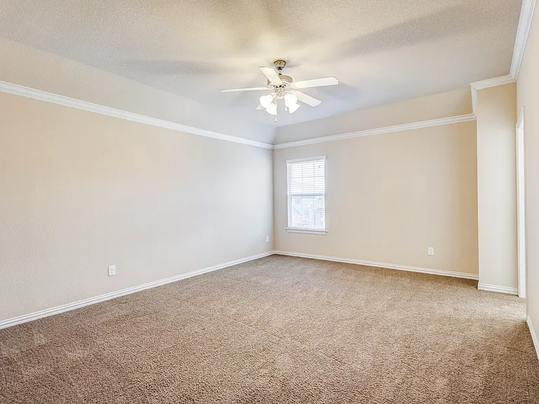 1020 Paradise Cv — Photo 32