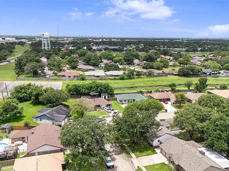3208 Woodstone Dr — Photo 44