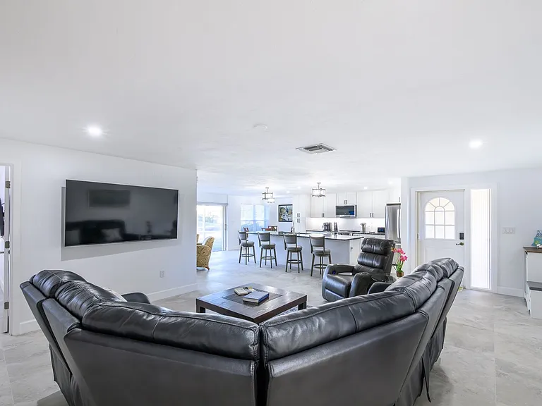 149 Crescent Dr — Photo 9