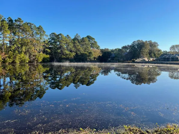248 Lakeside Ln, Mary Esther, FL 32569