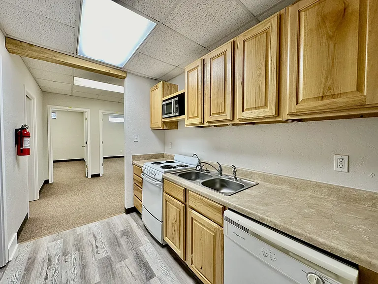 115 W College St #103 — Photo 15