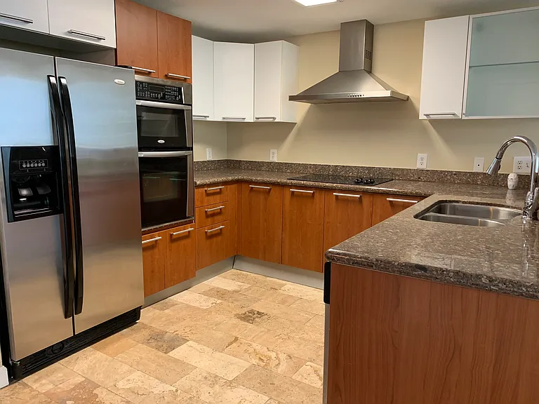170 SE 14th St #1402 — Photo 3