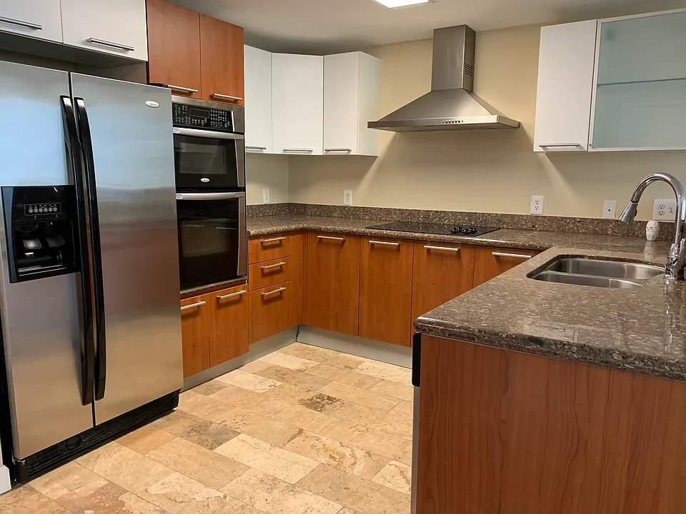 170 SE 14th St #1402