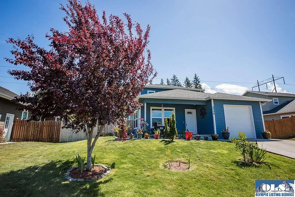 2006 Village Cir photo 1