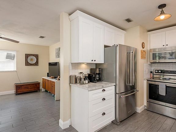 5th image of 2924 W Tyson Ave