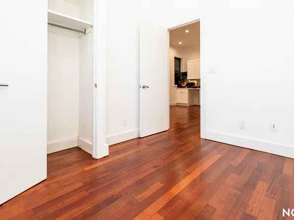 276 Boerum Street image 2 of 19