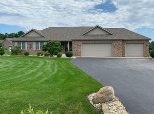 9883 Savanna Dr, Demotte, IN 46310