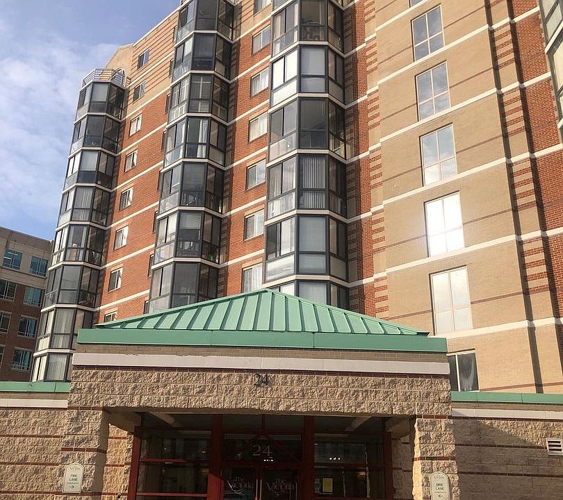 1st image of 24 Courthouse Sq