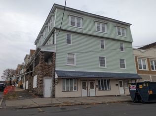 47 W 4th St, Mount Carmel, PA 17851